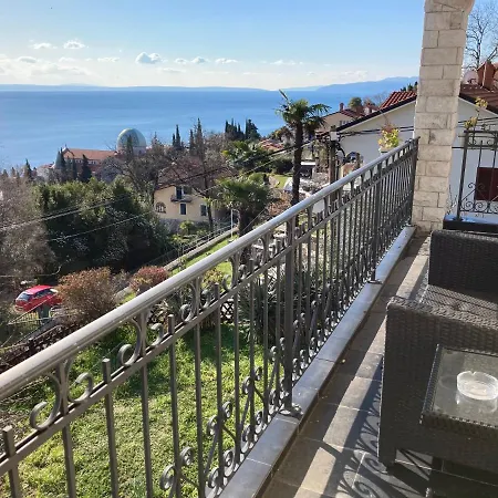 Kaki Nur 5 Minuten über Die Treppe Zum Strand, Mit Fantastischer Aussicht Und Freiem Parken Opatija